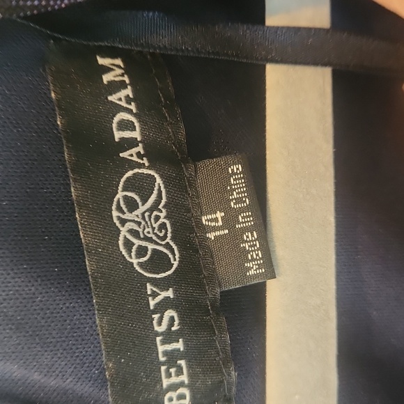 Fully lined Betsy & Adam's gown - Picture 3 of 9